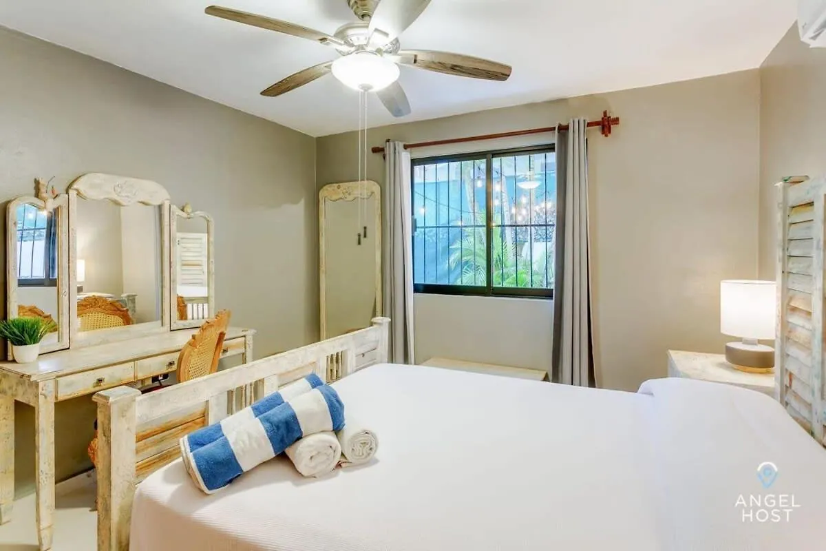 Hacienda-Style Villa With Private Pool Steps To Beach Playa del Carmen 0*,  Meksyk