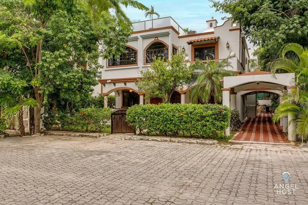Hacienda-Style Villa With Private Pool Steps To Beach Playa del Carmen 0*,